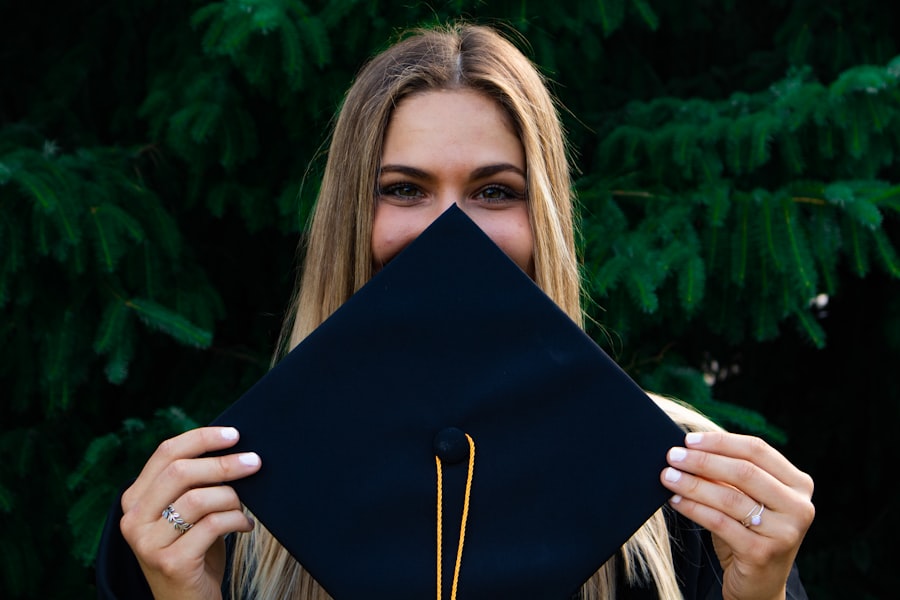 Photo Avoiding debt in college